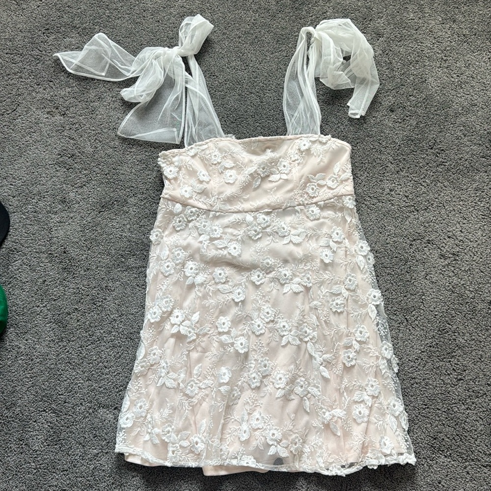 Blush Undertone White Floral Mini Dress